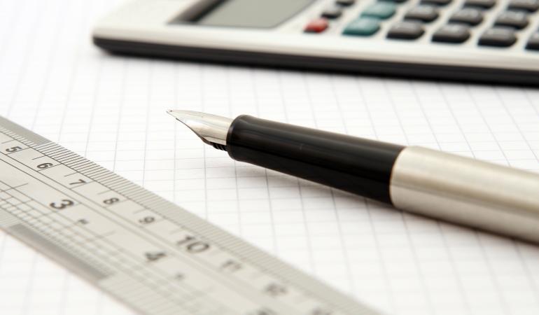 Pen, rekenmachine en rekenlineaal Pen, rekenmachine en rekenlineaal