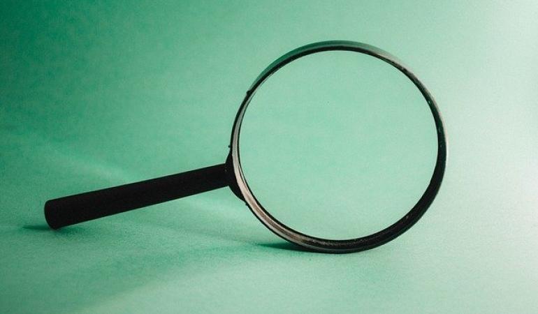 vergrootglas, zoeken in de stoffendatabase